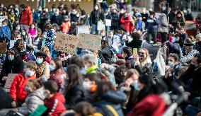 Students and teachers protest - Bergamo