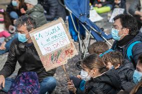 Students and teachers protest - Bergamo