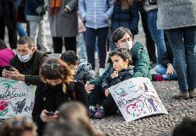 Students and teachers protest - Bergamo