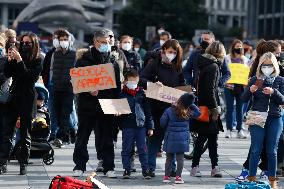 Students and teachers protest - Milan