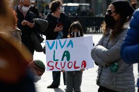 Students and teachers protest - Milan