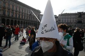 Students and teachers protest - Milan