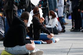 Students and teachers protest - Milan