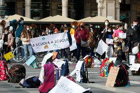 Students and teachers protest - Milan