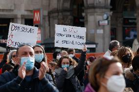 Students and teachers protest - Milan