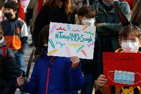 Students and teachers protest - Milan