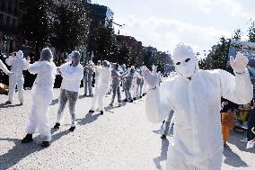 White Masks Protest Against Covid-19 Measures - Toulouse