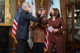 VP Harris swears in Amb William Burns as Director of the CIA
