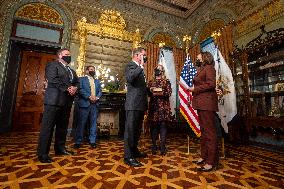 VP Harris swears in Marty Walsh as Secretary of Labor