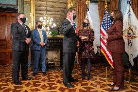 VP Harris swears in Marty Walsh as Secretary of Labor