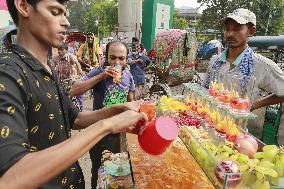 Unhygienic Roadside Juices Put Consumers At Risk - Dhaka