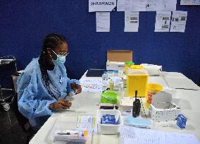 Covid-19 Vaccination Center - Saint-Quentin-En-Yvelines