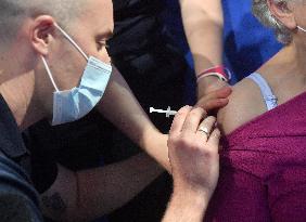 Covid-19 Vaccination Center - Saint-Quentin-En-Yvelines