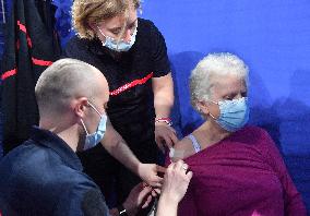 Covid-19 Vaccination Center - Saint-Quentin-En-Yvelines