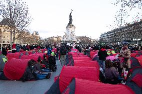 00 Tents Set-Up In Place De La Republique - Paris
