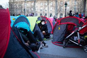 00 Tents Set-Up In Place De La Republique - Paris