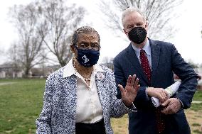 Capitol Fencing Press Conference - Washington