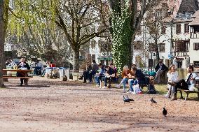 Students And Workers Eat Outside - Strasbourg