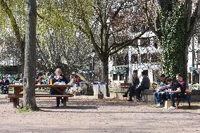 Students And Workers Eat Outside - Strasbourg