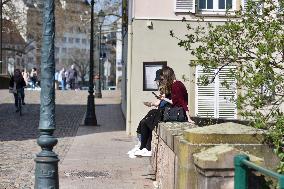 Students And Workers Eat Outside - Strasbourg