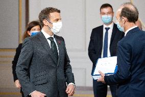 Emmanuel Macron receives the report on Rwanda and the Tutsi genocide - Paris