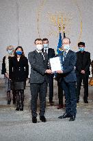 Emmanuel Macron receives the report on Rwanda and the Tutsi genocide - Paris