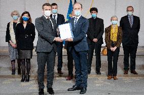 Emmanuel Macron receives the report on Rwanda and the Tutsi genocide - Paris