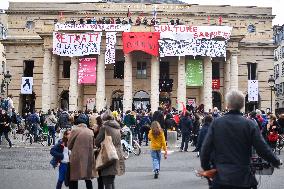 Protesters occupy Paris theatres to protest against Covid-19 shutdowns.