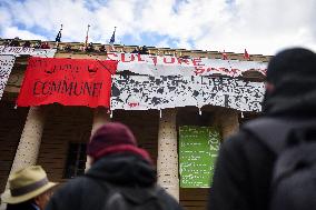 Protesters occupy Paris theatres to protest against Covid-19 shutdowns.