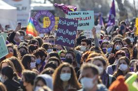 Women protest in Istanbul