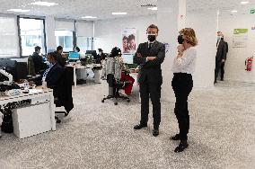 Macron visits a Social security insurance center - Creteil