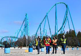 Drive-thru COVID-19 mass vaccination site - Canada