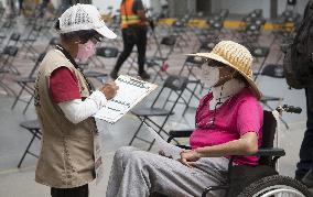 Elderly Get Vaccinated - Mexico
