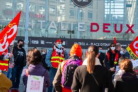 Printemps staff protest in front of Italy 2 - Paris