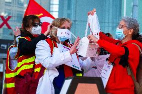 Printemps staff protest in front of Italy 2 - Paris