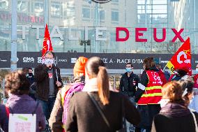 Printemps staff protest in front of Italy 2 - Paris