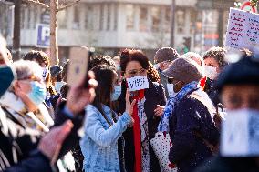 Printemps staff protest in front of Italy 2 - Paris