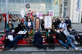 Printemps staff protest in front of Italy 2 - Paris