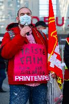 Printemps staff protest in front of Italy 2 - Paris