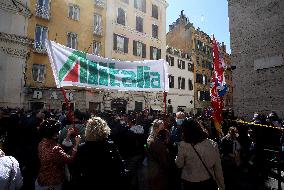 Alitalia workers protest - Rome