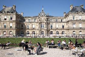 People Enjoy A Spring Day - Paris