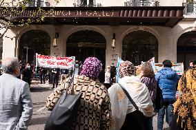 Protest In Front Of Le Prince De Galles Hotel - Paris