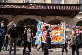 Protest In Front Of Le Prince De Galles Hotel - Paris
