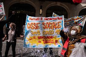 Protest In Front Of Le Prince De Galles Hotel - Paris