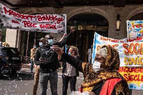 Protest In Front Of Le Prince De Galles Hotel - Paris