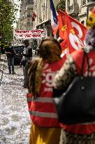 Protest In Front Of Le Prince De Galles Hotel - Paris