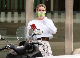 Michelle Hunziker Greeting Photographers - Milan