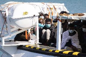 209 Migrants Arrive In Pozzallo - Sicily