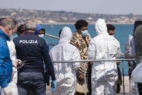 209 Migrants Arrive In Pozzallo - Sicily