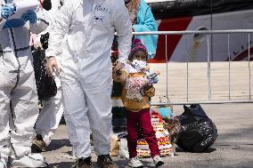 209 Migrants Arrive In Pozzallo - Sicily